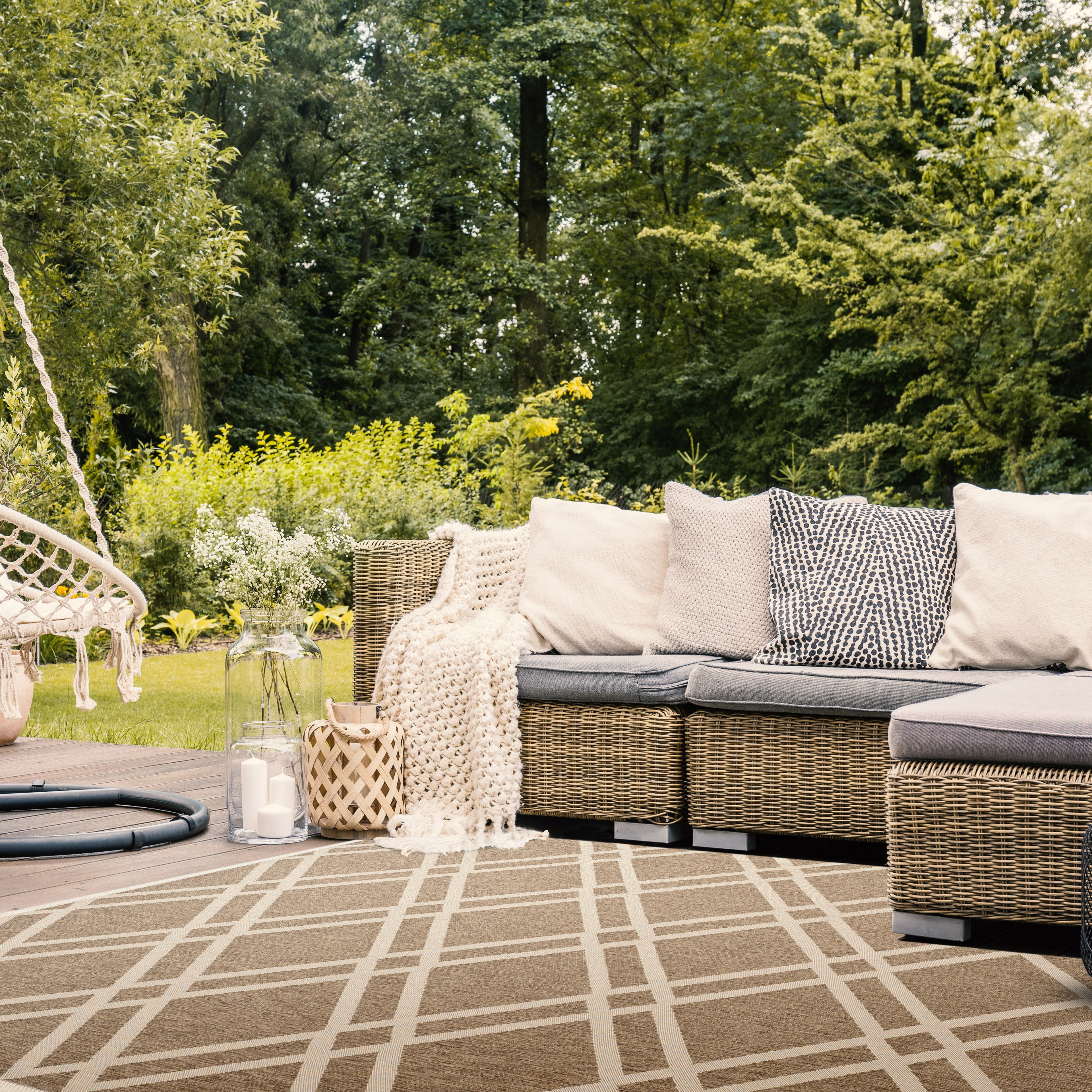 Safavieh Courtyard Jasper Geometric Indoor/Outdoor Area Rug, Brown/Bone, 5'3" x 7'7"