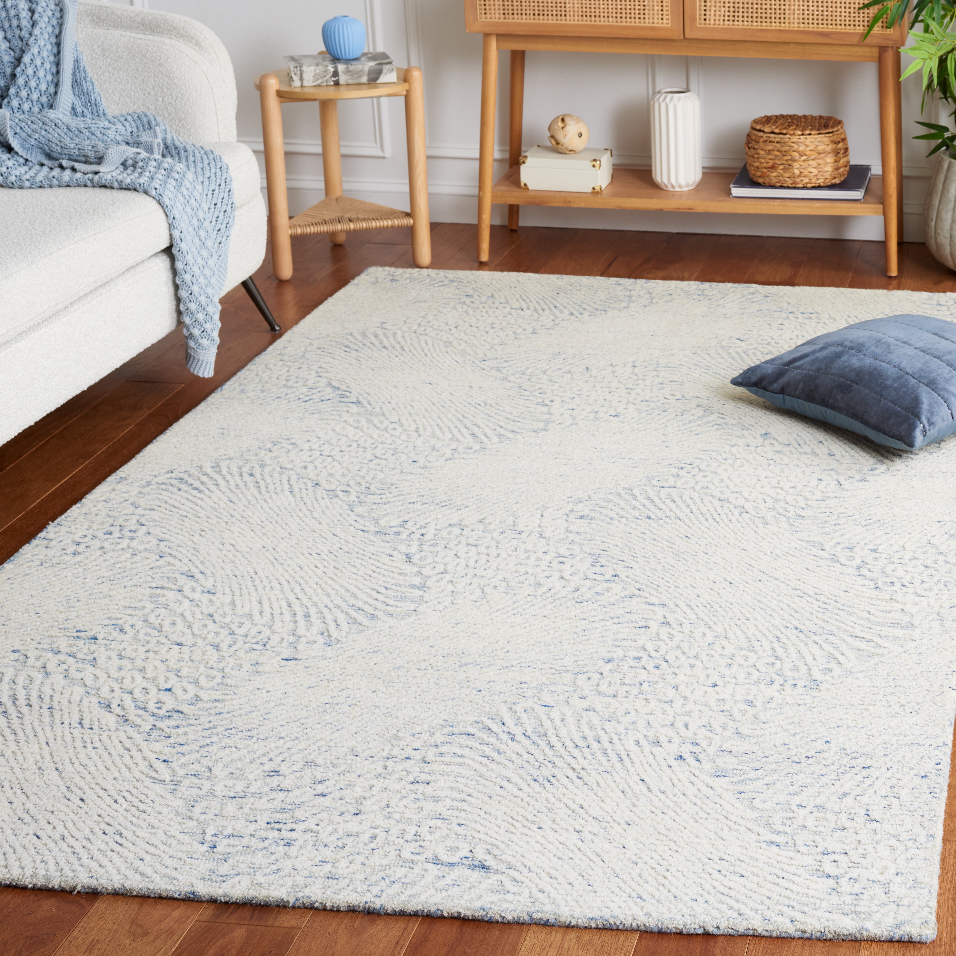 SAFAVIEH Ebony Abbott Floral Area Rug, Blue/Ivory, 6' x 6' Square