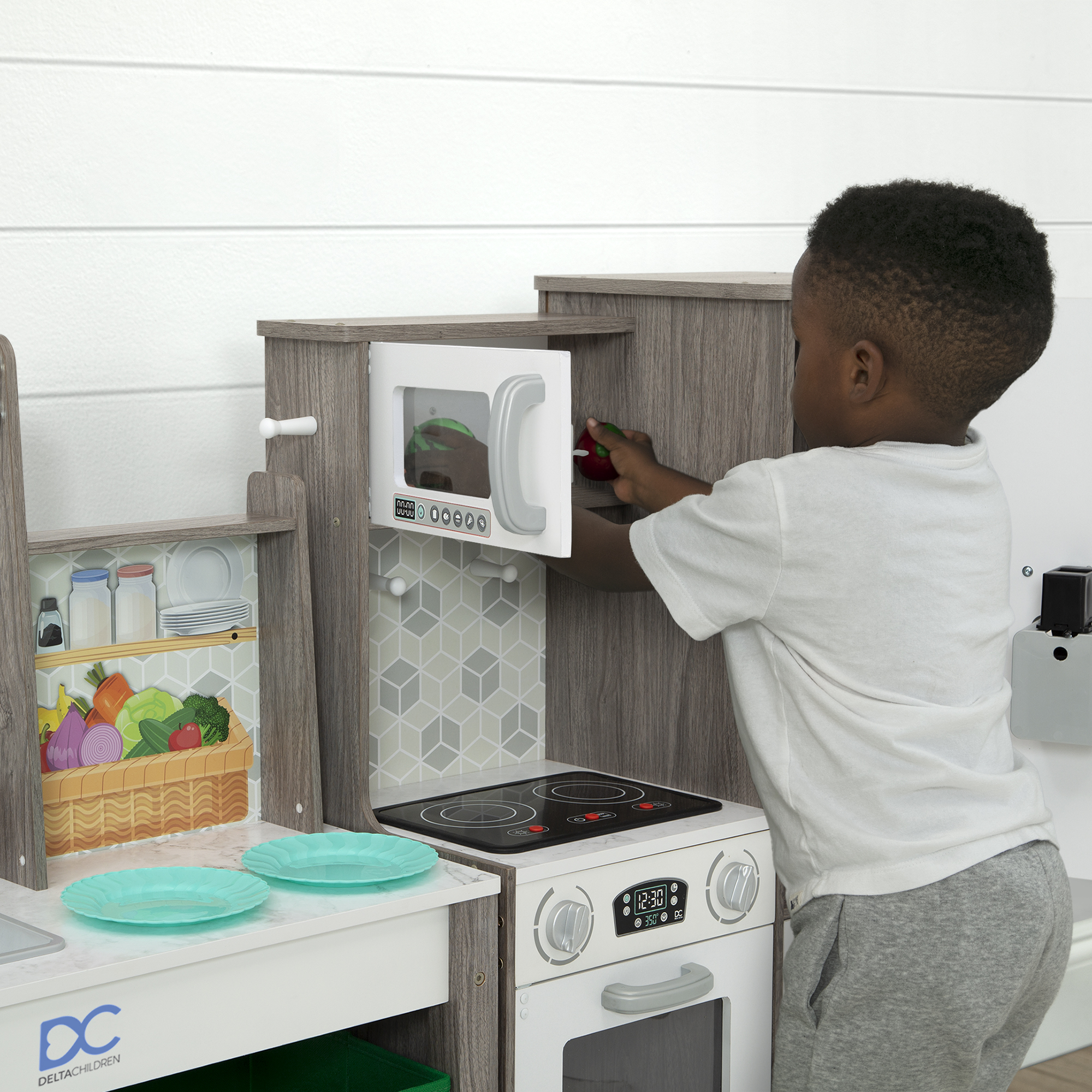 Delta Children Wooden Corner Play Kitchen With Accessories photo 6