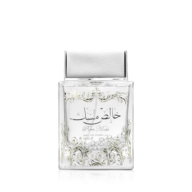 lattafa perfumes pure musk 2 piece set for unisex (3.4 ounce eau de parfum spray + 1.7 ounce perfumed body spray) Vista frontal centrada de una botella rectangular de vidrio transparente con tapa blanca texturizada; motivos ornamentales dorados y texto árabe en la etiqueta, esferas translúcidas flotantes visibles en el interior sobre fondo blanco; suitable para llevar en viajes cortos.