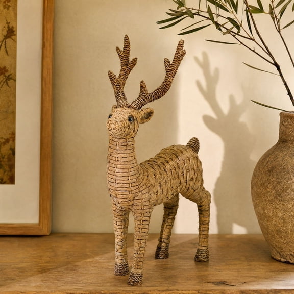 Hand‑Woven Rattan Reindeer Christmas Figurine, Wicker Texture Reindeer Statue, Farmhouse Boho Tabletop Decoration for Winter Mantel Shelf Home Holiday Decor