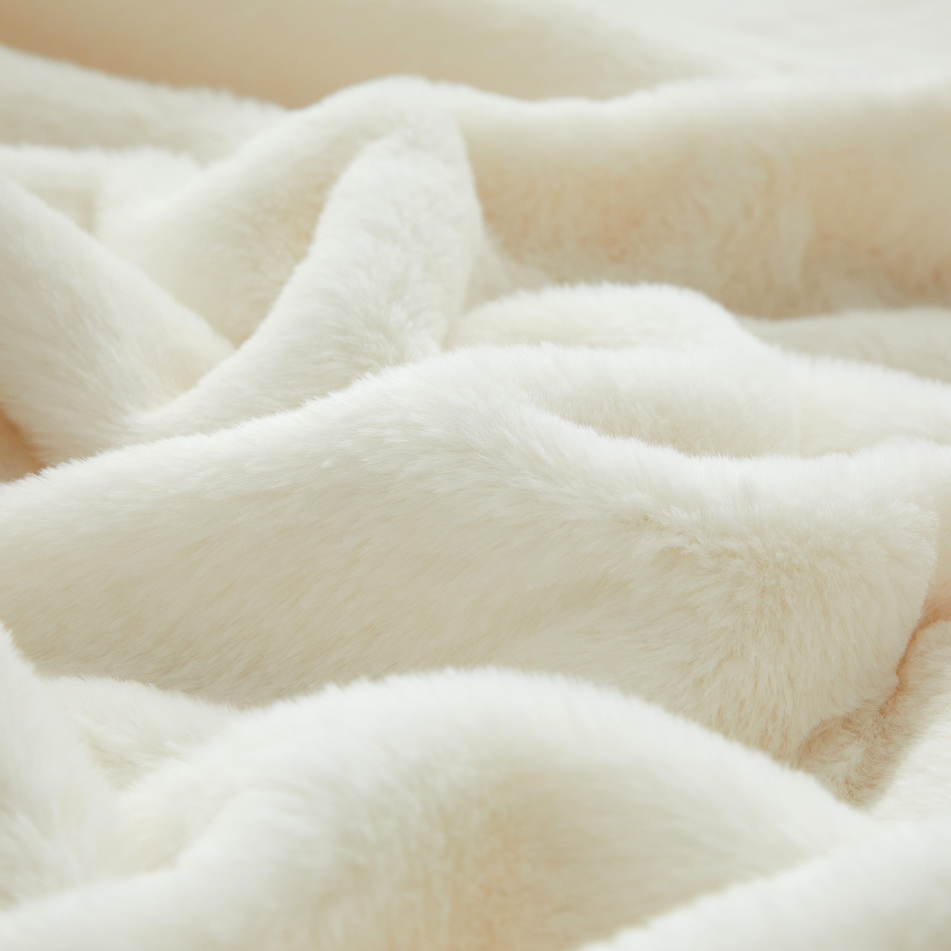 Mainstays Cozy Faux Fur Super Soft luxuryBlanket, Full/Queen, Vanilla Dream