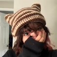 thumbnail image 3 of Gorro de invierno cálido y elástico con orejas de gato, tejido a rayas, color beige y marrón, 3 of 3