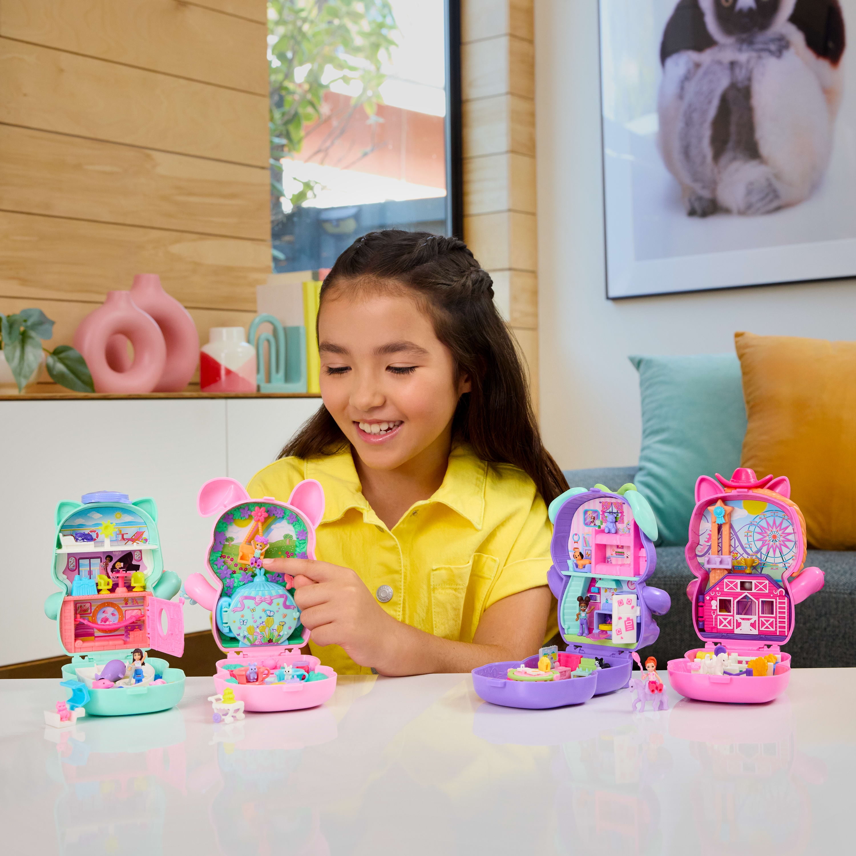 Polly Pocket Pony Rodeo Compact Playset with 1 Micro Doll and Pet Horses, Travel Toy with Food & Styling Accessories