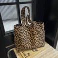 thumbnail image 4 of Bolso de lona con estampado de leopardo de estilo retro y moderno, bolso de mano de gran capacidad estilo coreano, bolso de hombro para compras, 4 of 5