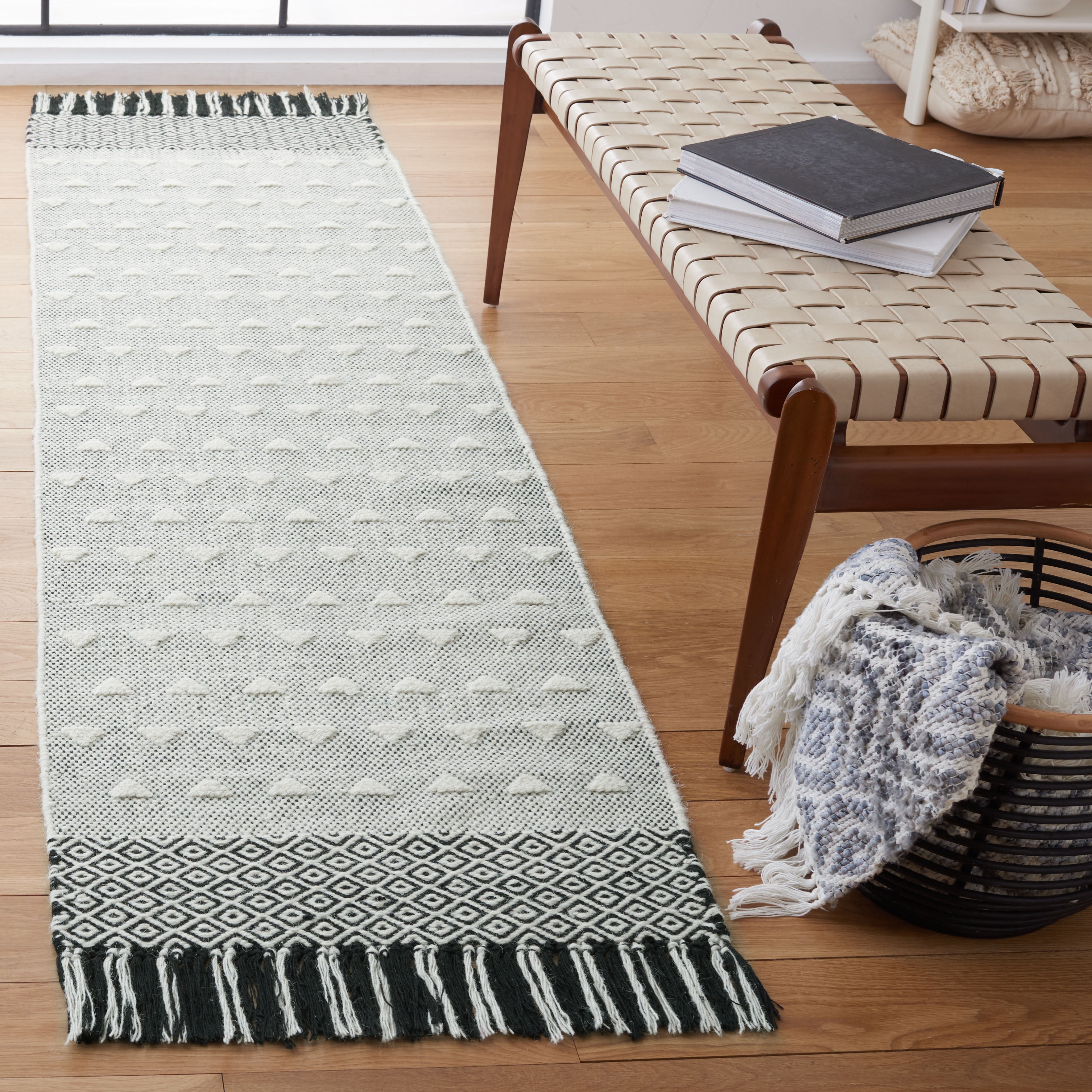 SAFAVIEH Vermont Wyatt Geometric Runner Rug, Ivory/Black, 2'3" x 8'
