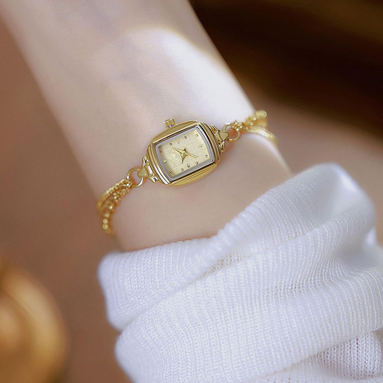 Womens Dainty Rectangle Ultra Thin Waterproof Quartz Watch  display picture 3
