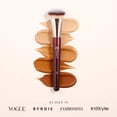 thumbnail image 2 of Brocha para base de maquillaje BK BEAUTY 115 MEDIUM CONTOURED para líquidos, 2 of 5