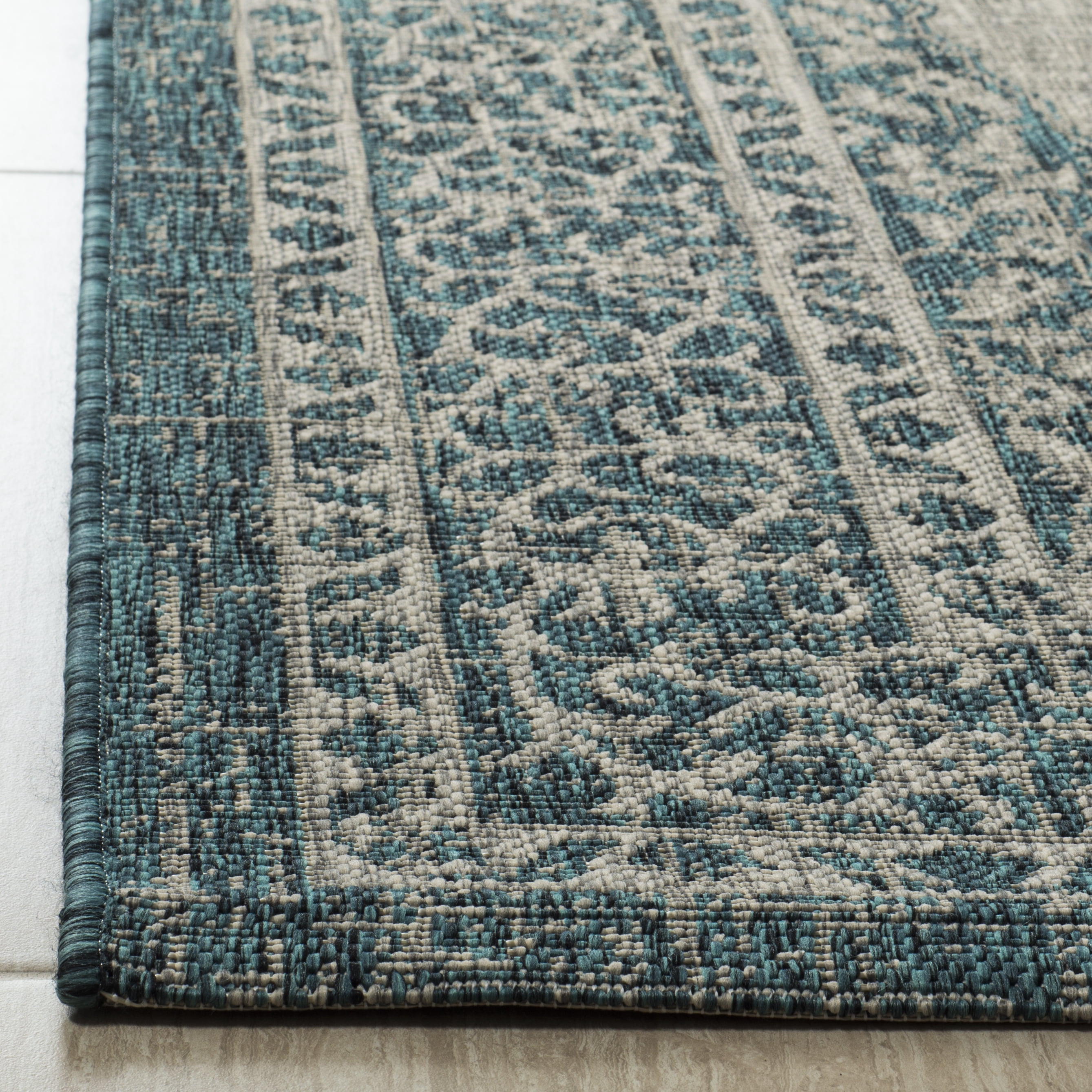 SAFAVIEH Courtyard Avi Traditional Indoor/Outdoor Area Rug, 5'3" x 7'7", Light Grey/Teal