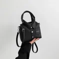 thumbnail image 3 of Bolsos de mano de alta calidad con cremallera, estilo de diseñador de PU, bolsos de hombro compactos para mujer, bolso cuadrado 2024, envío gratis, 3 of 5