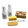 thumbnail image 3 of The Queen's Treasures Accesorio de comida de cocina vintage de 11 piezas, 2 botellas de leche, mantequilla con plato y huevos frescos con caja. Compatible con cocinas y muebles de American Girl Dolls., 3 of 5