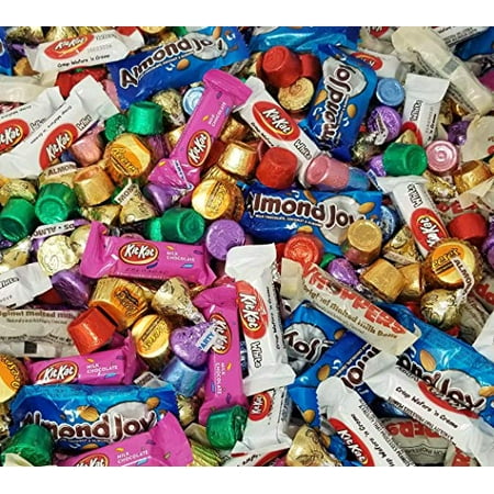 Easter Candy Mix, Assorted Chocolate Candy - Hershey's Kisses, Kit Kat Miniatures, Rolo Caramel, Reese's Miniatures, Almond Joy Bar, Whoppers Candy , 4 Pounds Bulk