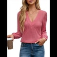 thumbnail image 2 of Camiseta Informal de Larga con Cuello en V y para Mujer, Color Liso Rosa S, 2 of 10