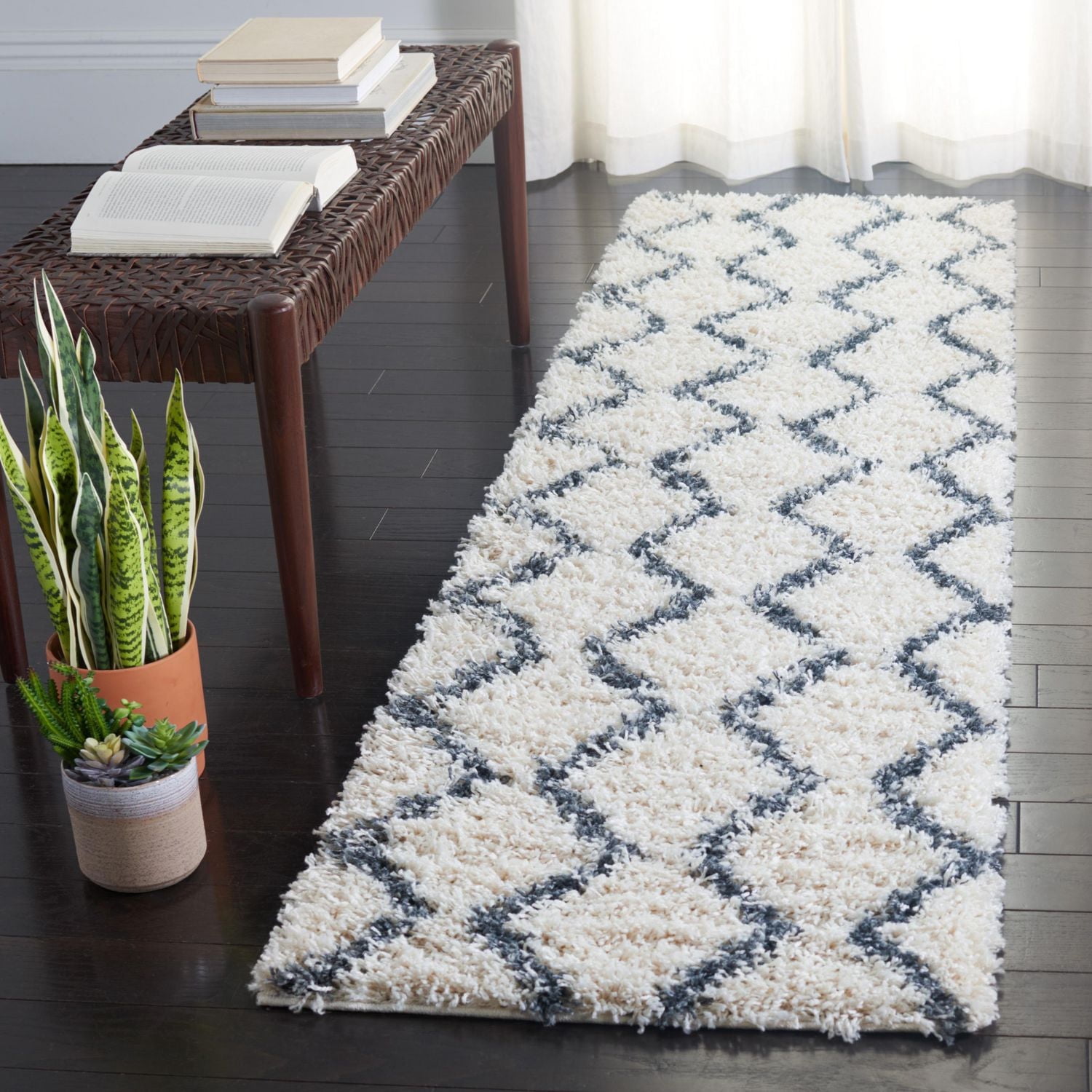 Safavieh Venus Carleen Chevron Shag Area Rug