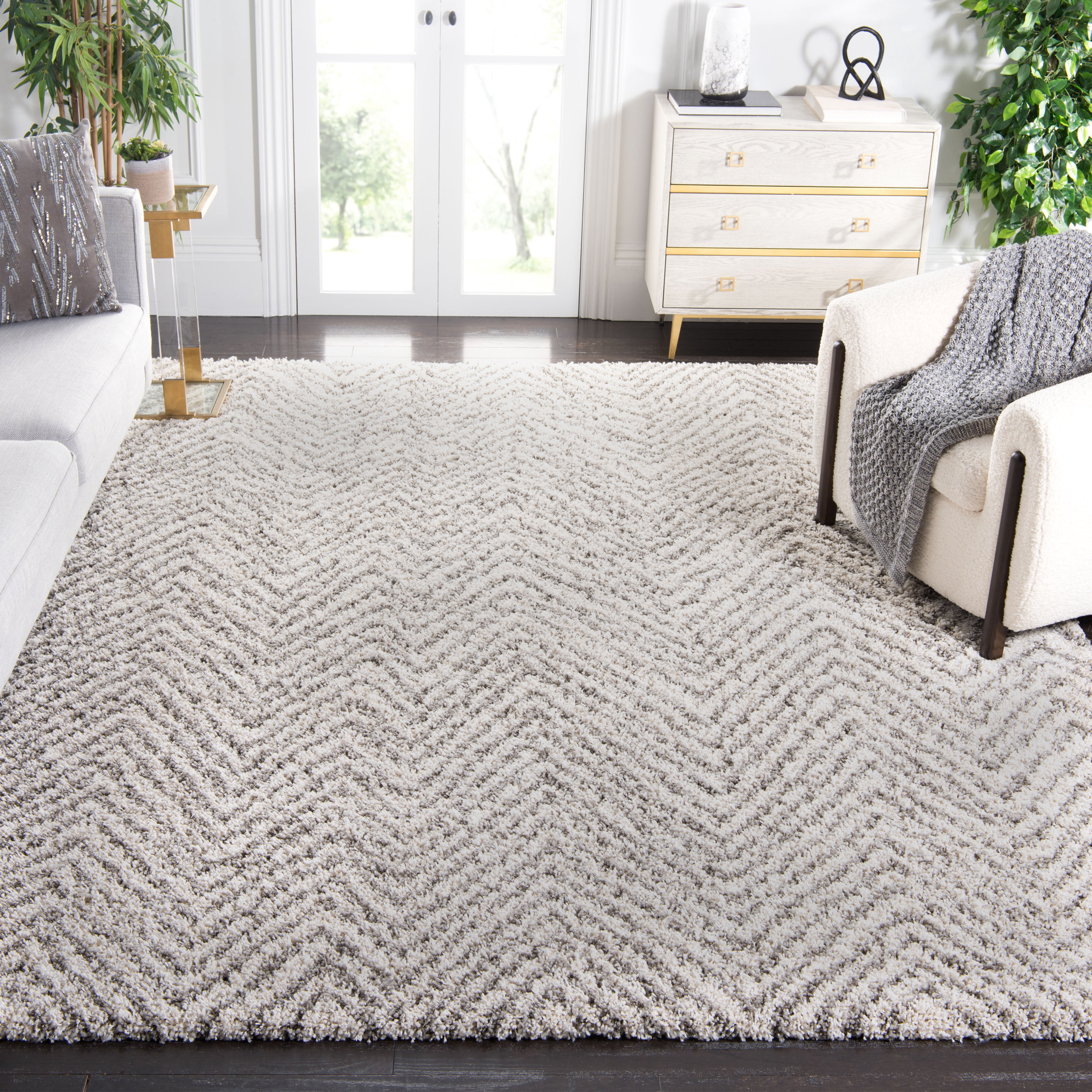 SAFAVIEH Hudson Shag Jake Chevron Area Rug, Ivory/Grey, 10' x 14'