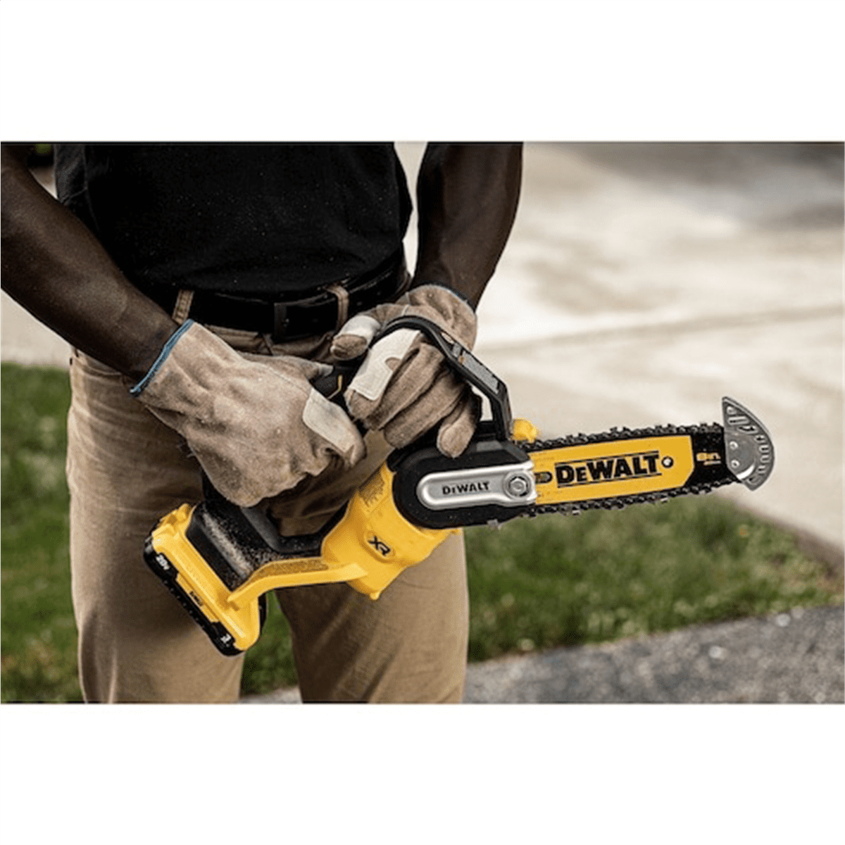 DeWalt 20V MAX 8 in Brushless Cordless Pruning Chainsaw (Tool Only)