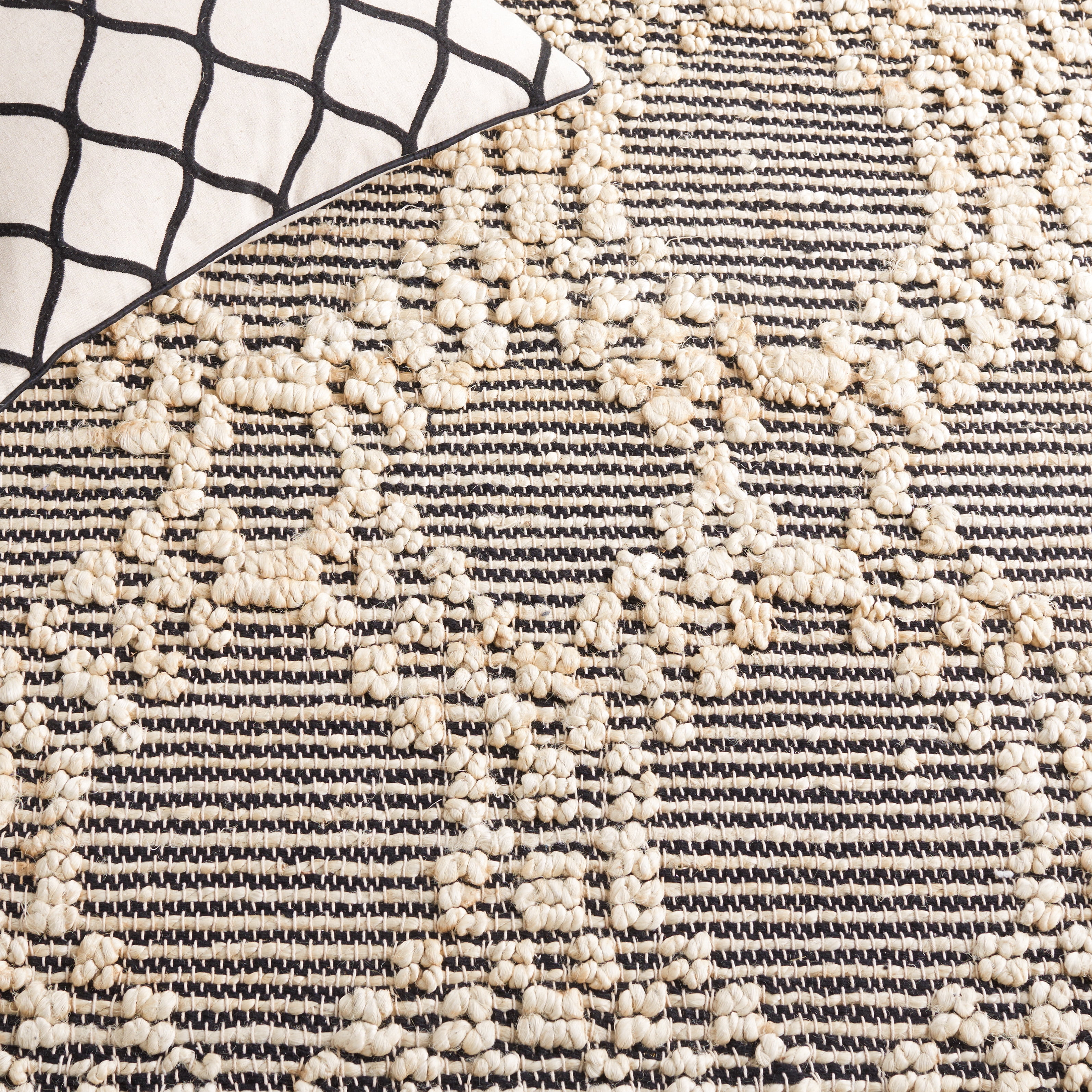 SAFAVIEH Natural Fiber Amadine Geometric Area Rug, Blush/Black, 6' x 6' Square