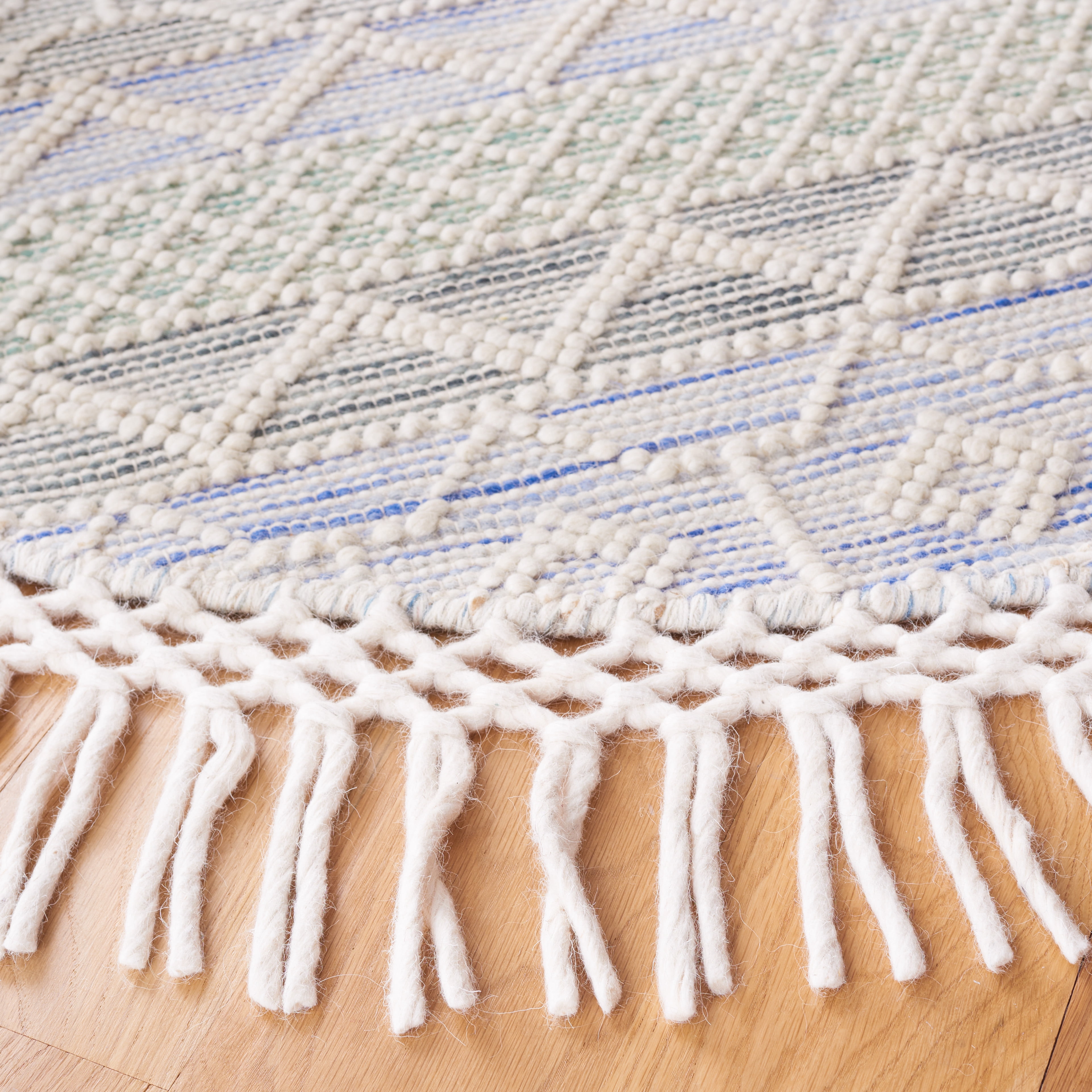 SAFAVIEH Natura Dortha Geometric Area Rug, Ivory/Light Blue, 6' x 6' Round