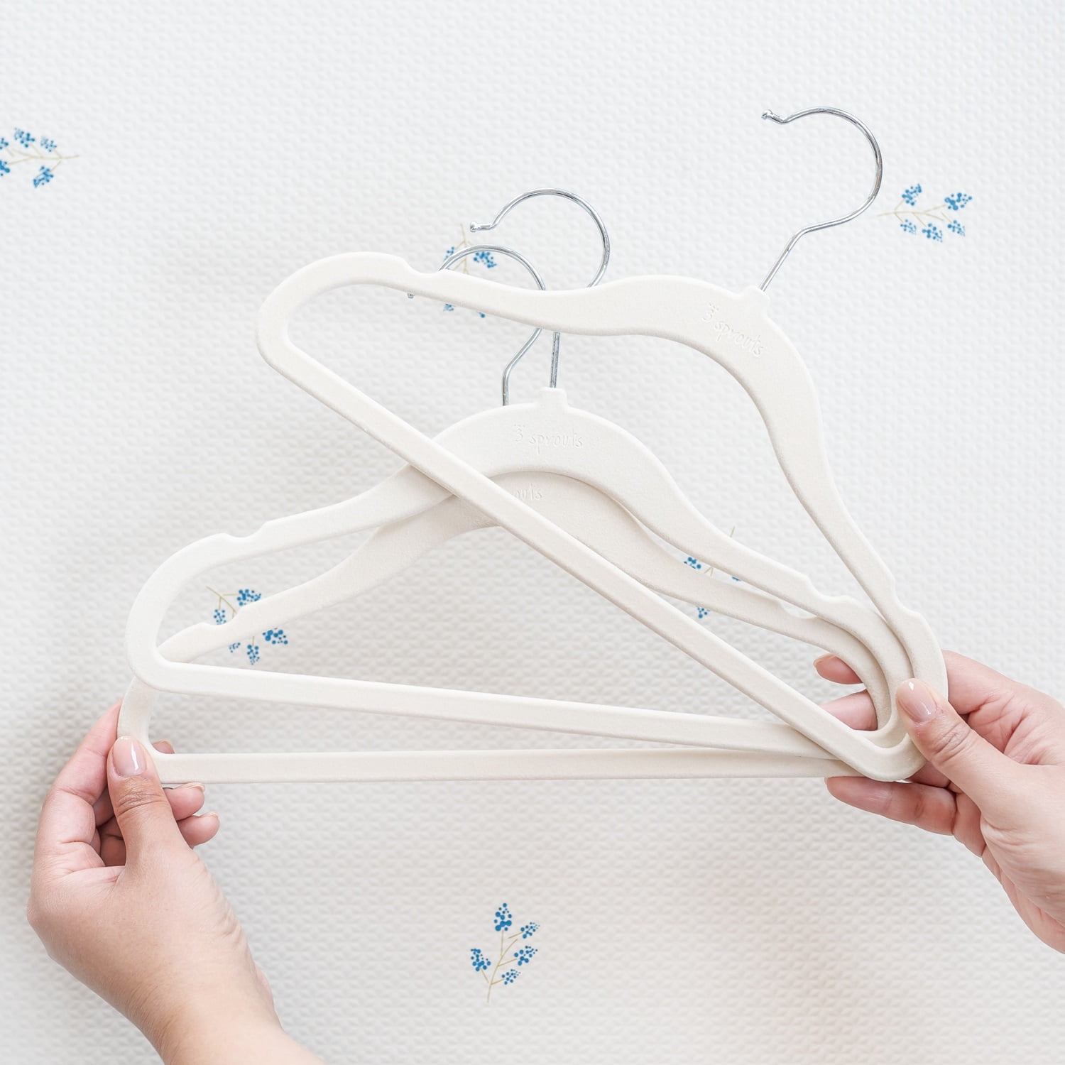 3 Sprouts Baby Velvet, Non-Slip Clothes Hangers - Pack of 30 - Beige