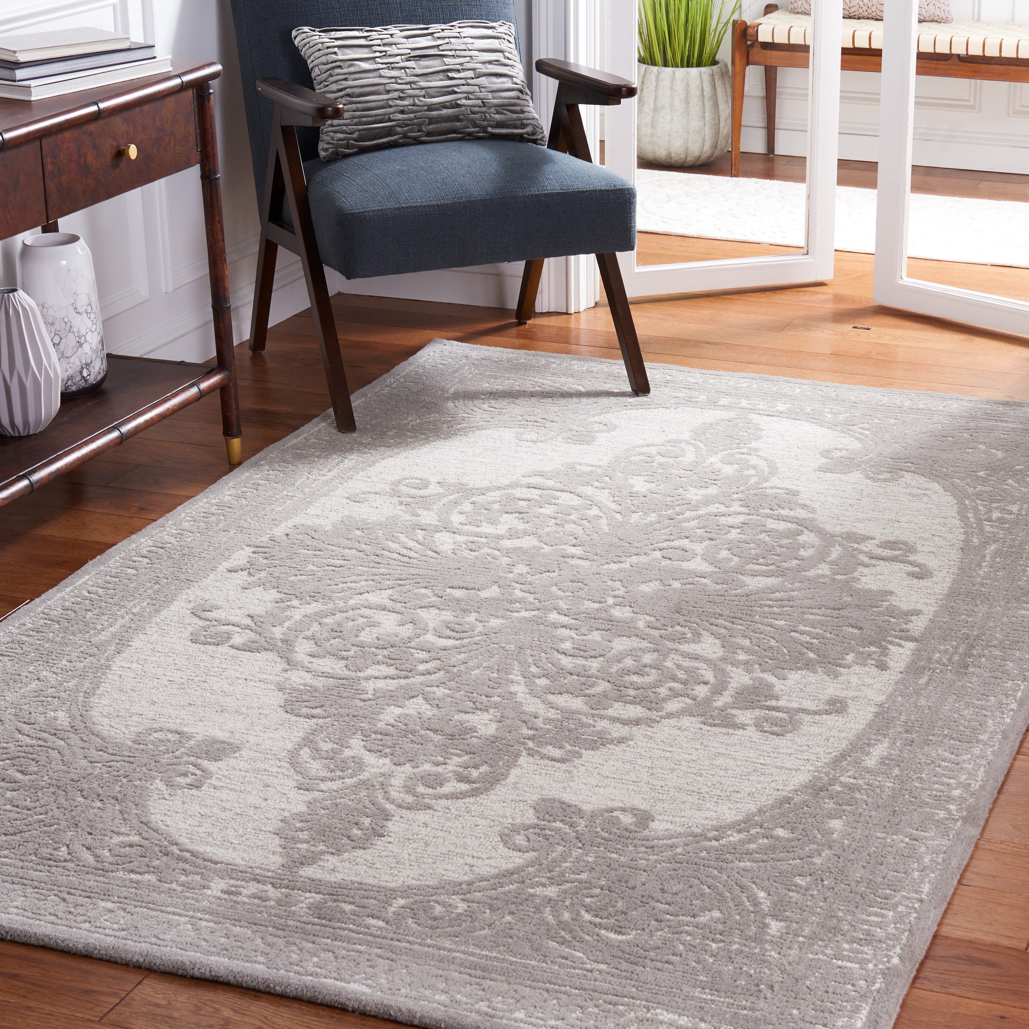 SAFAVIEH Metro Gertrude Medallion Area Rug, Dark Grey/Ivory, 4' x 6'