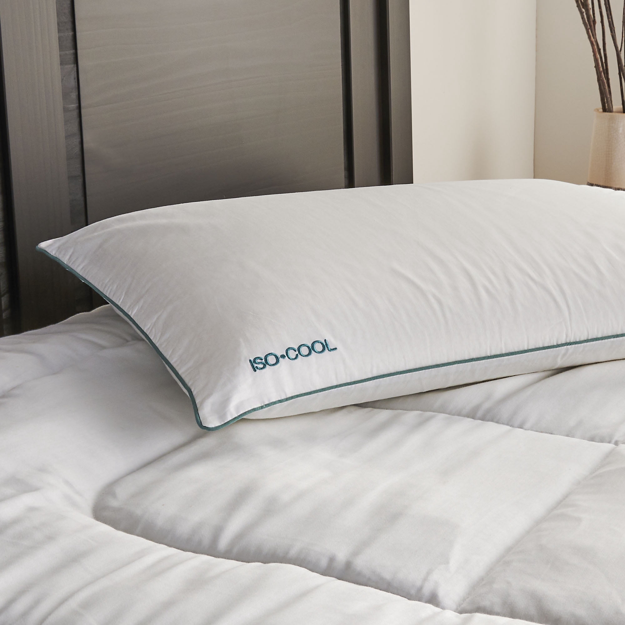 ISOCOOL Bed Pillow Featuring Serene Foam