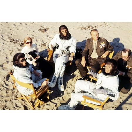 Roddy Mcdowall Kim Hunter Natalie Trundy And Sal Mineo In Escape From The Planet Of The Apes 24x36 Poster Walmart Com Walmart Com