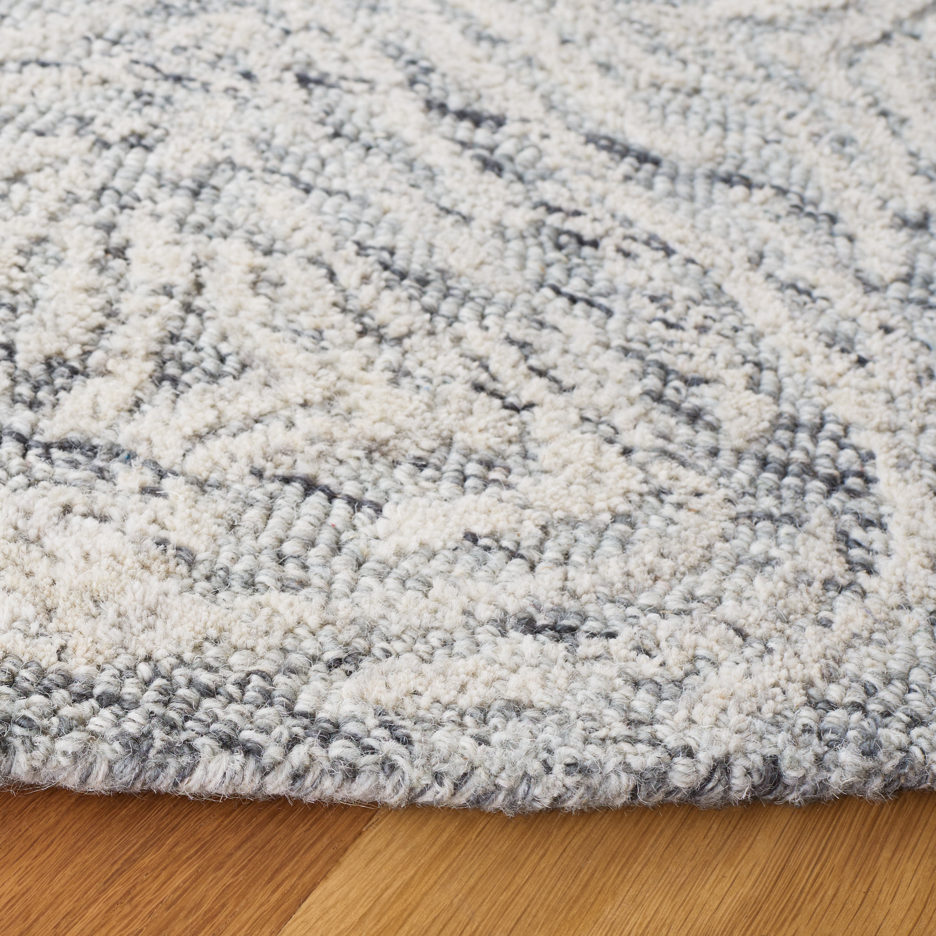 SAFAVIEH Metro Saranna Medallion Area Rug, Grey/Ivory, 6' x 6' Round
