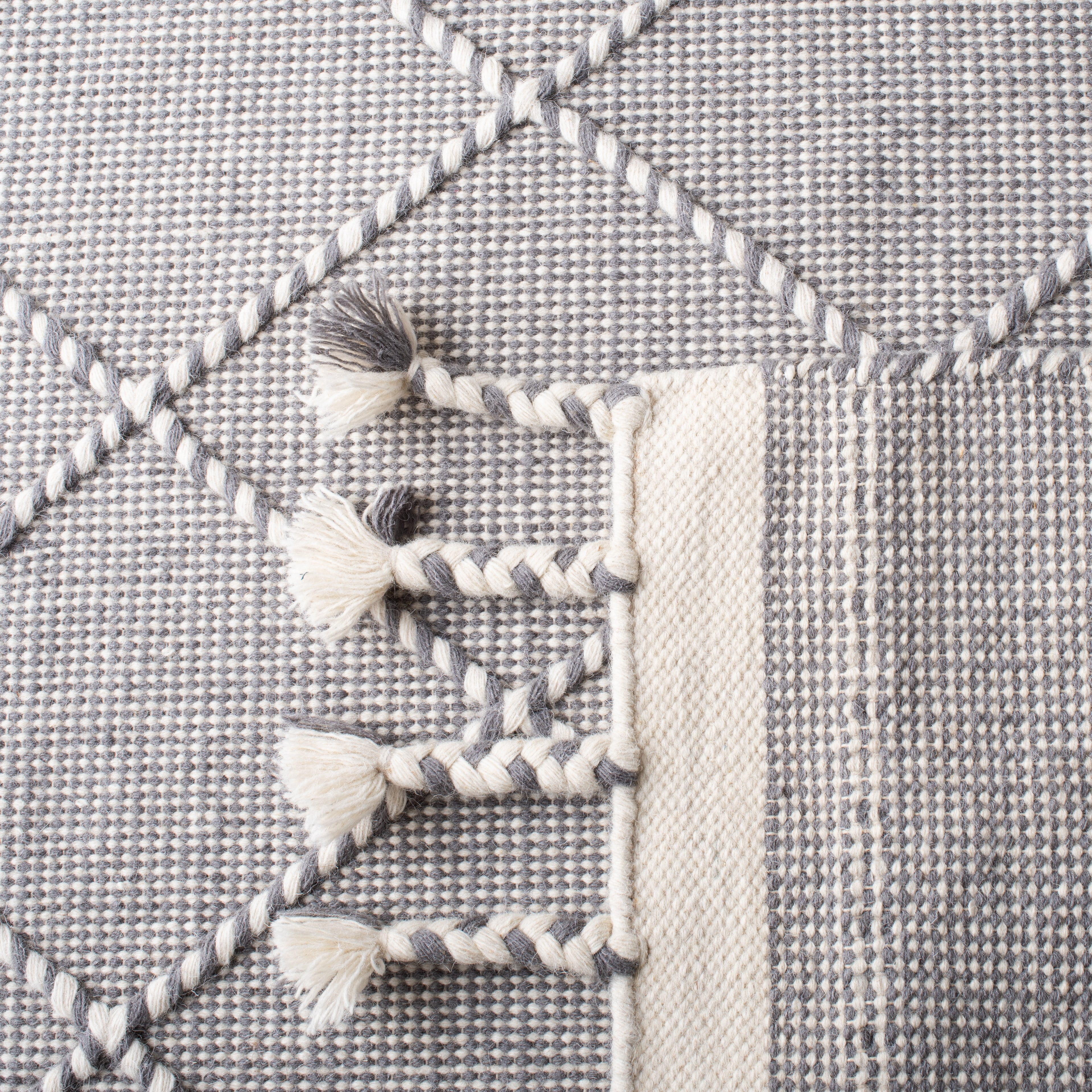SAFAVIEH Casablanca Roswell Geometric Area Rug, Grey/Ivory, 5' x 8'
