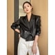 thumbnail image 2 of Chaqueta corta de piel auténtica negra para mujer, diseño de hombreras, tendencia 2024, abrigo de piel de oveja auténtica informal y sencillo de alta gama, 2 of 5