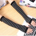 thumbnail image 1 of Guantes sin dedos con agujeros a rayas de estilo coreano de invierno, protección para la muñeca, manga cálida antisuciedad, protección para el brazo alargada, guantes cálidos, 1 of 6