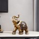 thumbnail image 4 of Estatua de elefante dorado con buena fortuna en Feng Shui para coche Pies cerrados M, 4 of 7