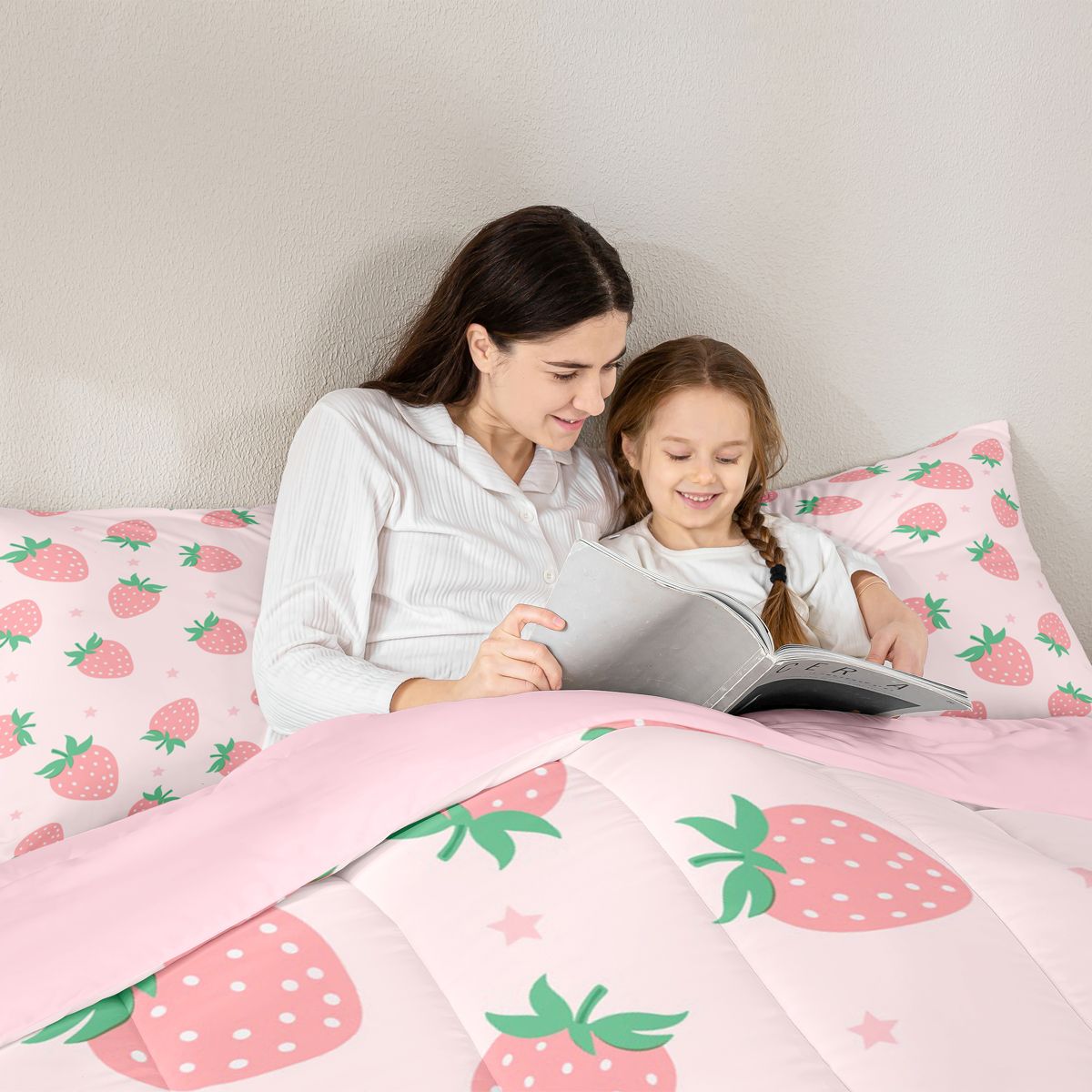 Feelyou Girly Pink Strawberry Bedding Comforter Set, Kawaii Stars Print Twin Comforter Sets, Teens Kids Girls Women Reversible Bedding Set, Super Cozy Room Decor, 2pcs