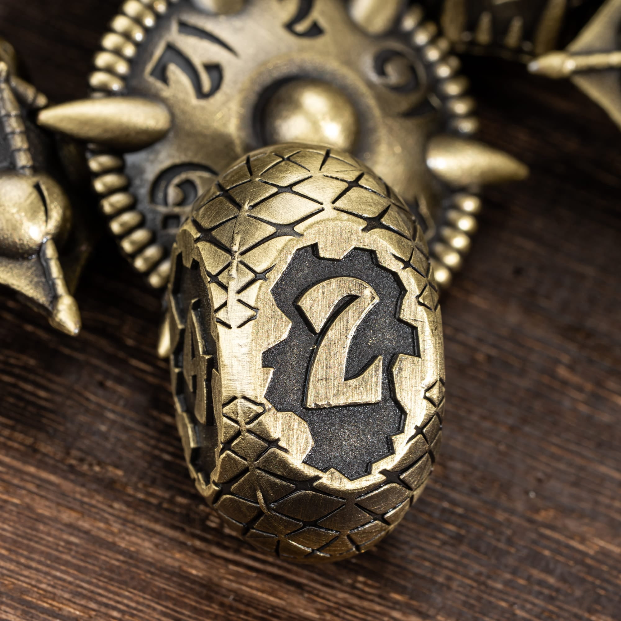 Cusdie Metal DND Dice Set, 7 die Metal Polyhedral D&D Dice Set Dragon Theme Dice for DND Dungeons and Dragons TTRPG Role Playing Games