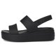thumbnail image 4 of Sandalia Crocs Brooklyn Low Wedge, Hebilla Ajustable, Negra, 4 of 7