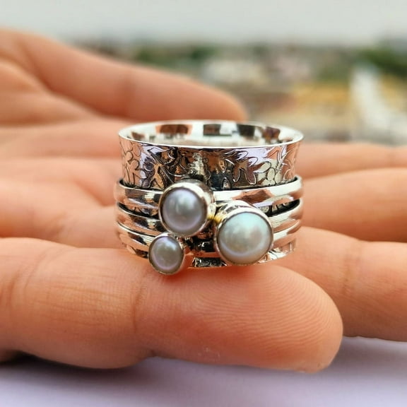 White Pear Gemsone Spinner ring