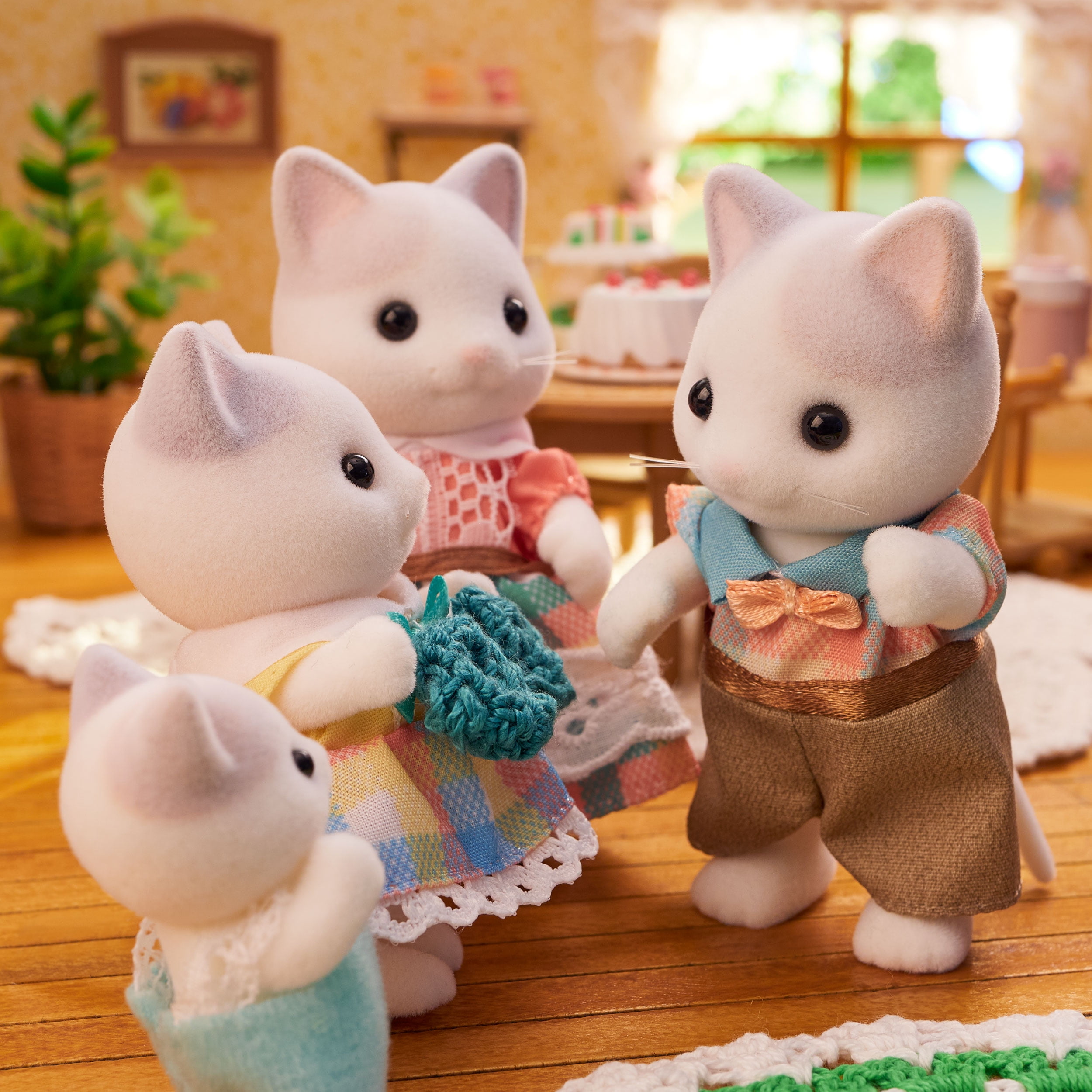 Calico Critters Latte Cat Family, Set of 4 Collectible Doll Figures