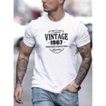 thumbnail image 1 of Camiseta informal de manga corta con cuello redondo y estampado vintage original de 1967 para hombre. Tejido suave y transpirable, ideal para verano, uso diario y tiempo libre., 1 of 5