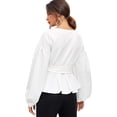 thumbnail image 2 of Blusa cruzada con cuello en V, manga larga y volantes para mujer, 2 of 4