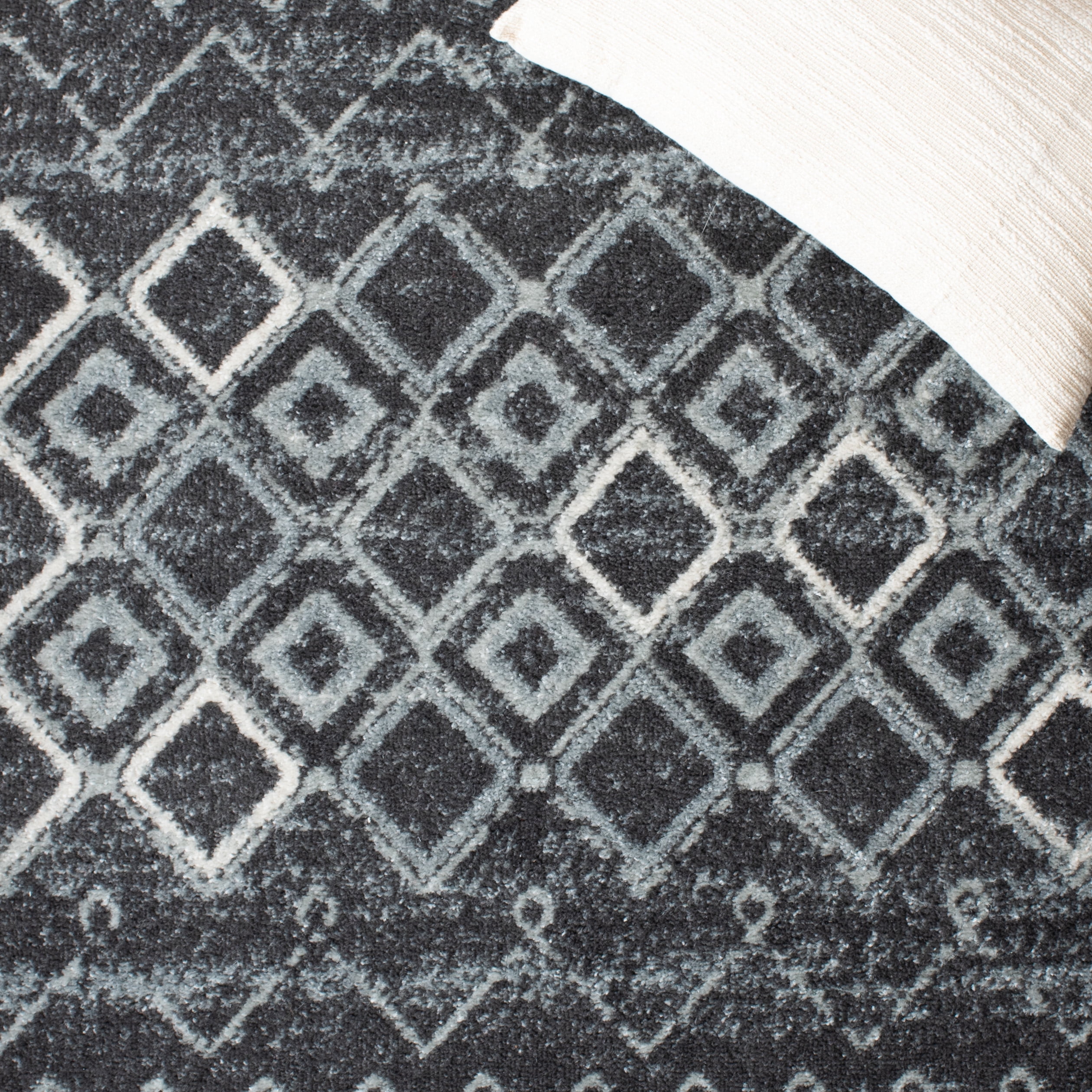 Safavieh Amsterdam Gladwin Geometric Area Rug, Dark Gray/Light Gray, 8' x 8' Round