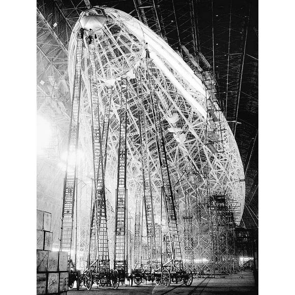 Wee Blue Coo Photographie Vintage USS Macon Airship Zeppelin Construction Affiche d'Art Mural Non Encadrée Décoration Maison Premium