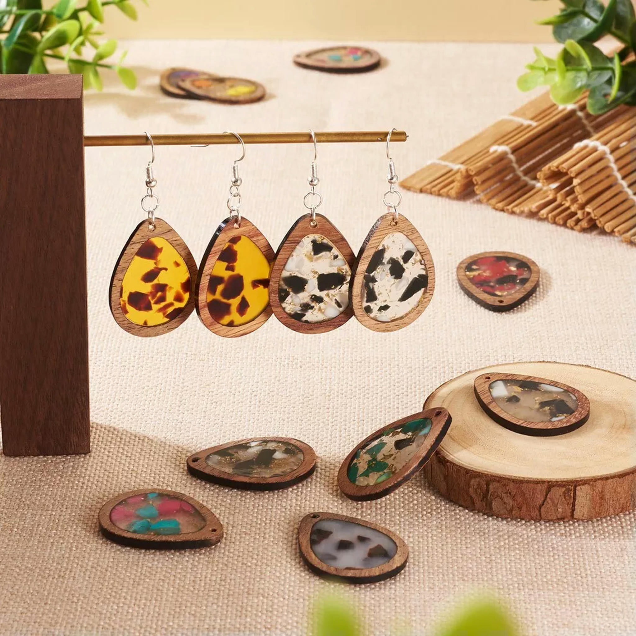 U8MO 16Pcs Teardrop Resin Wood Pendants Brass Earring Hooks DIY Earring Making Kits