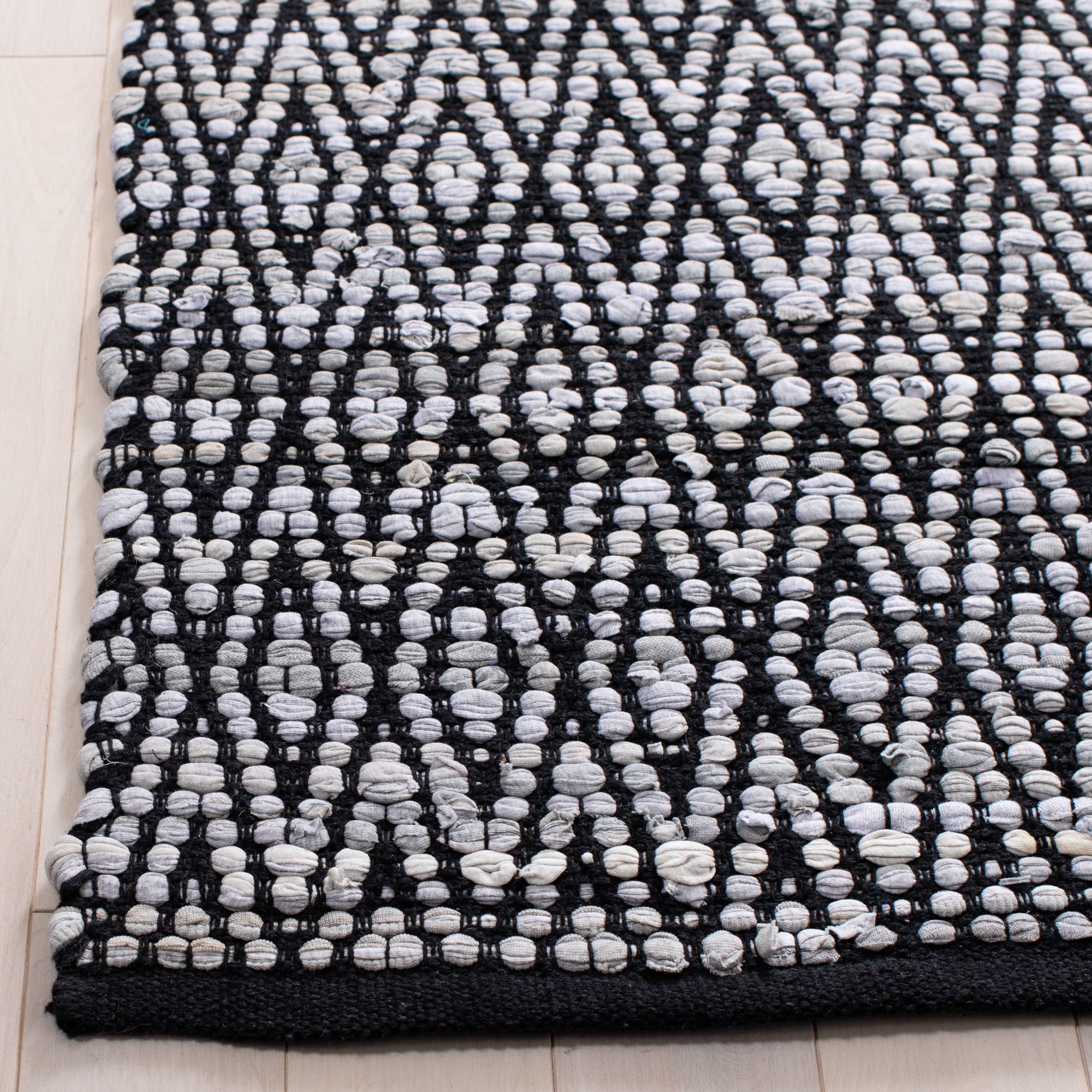 SAFAVIEH Montauk Carina Diamond Area Rug, Grey/Black, 6' x 6' Square