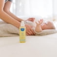 thumbnail image 2 of Aceite hidratante para masaje Mustela Baby Oil con aguacate 100 ml, 2 of 5