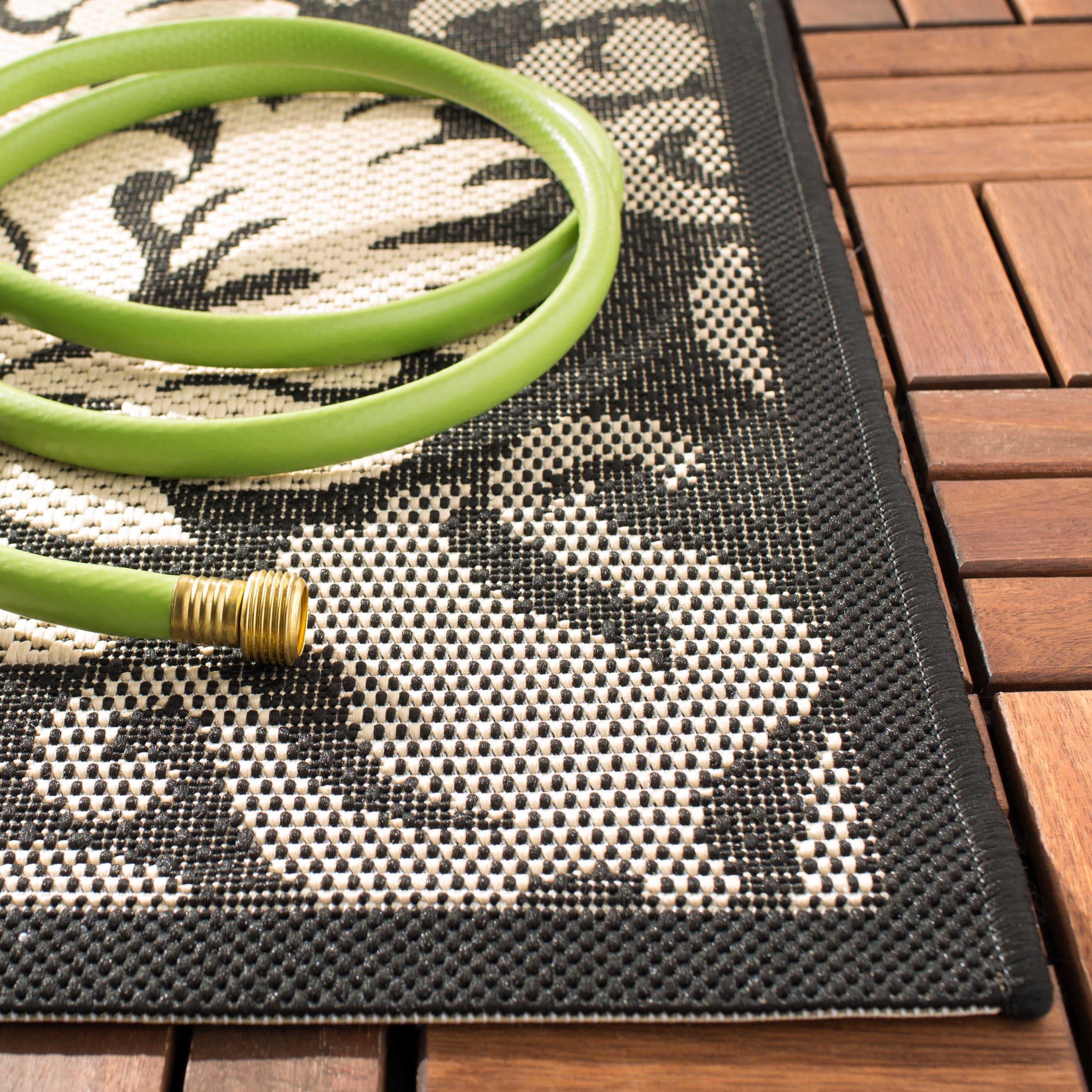 Safavieh Courtyard Jessie Damask Indoor/Outdoor Area Rug, Black/Sand, 7'10" x 7'10" Square