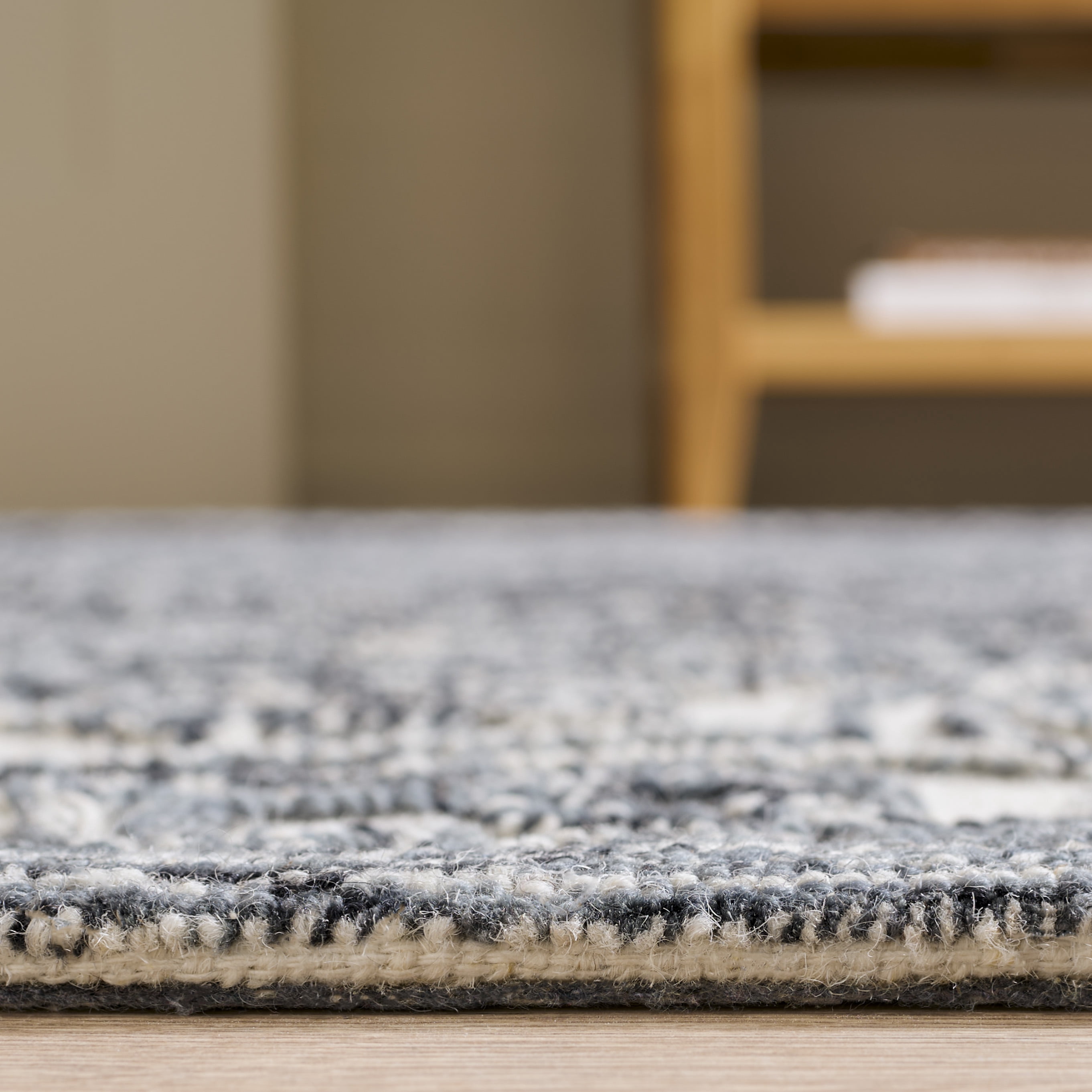 Safavieh Martha Stewart Trace Justina Floral Area Rug, Ivory/Black, 4' x 6'