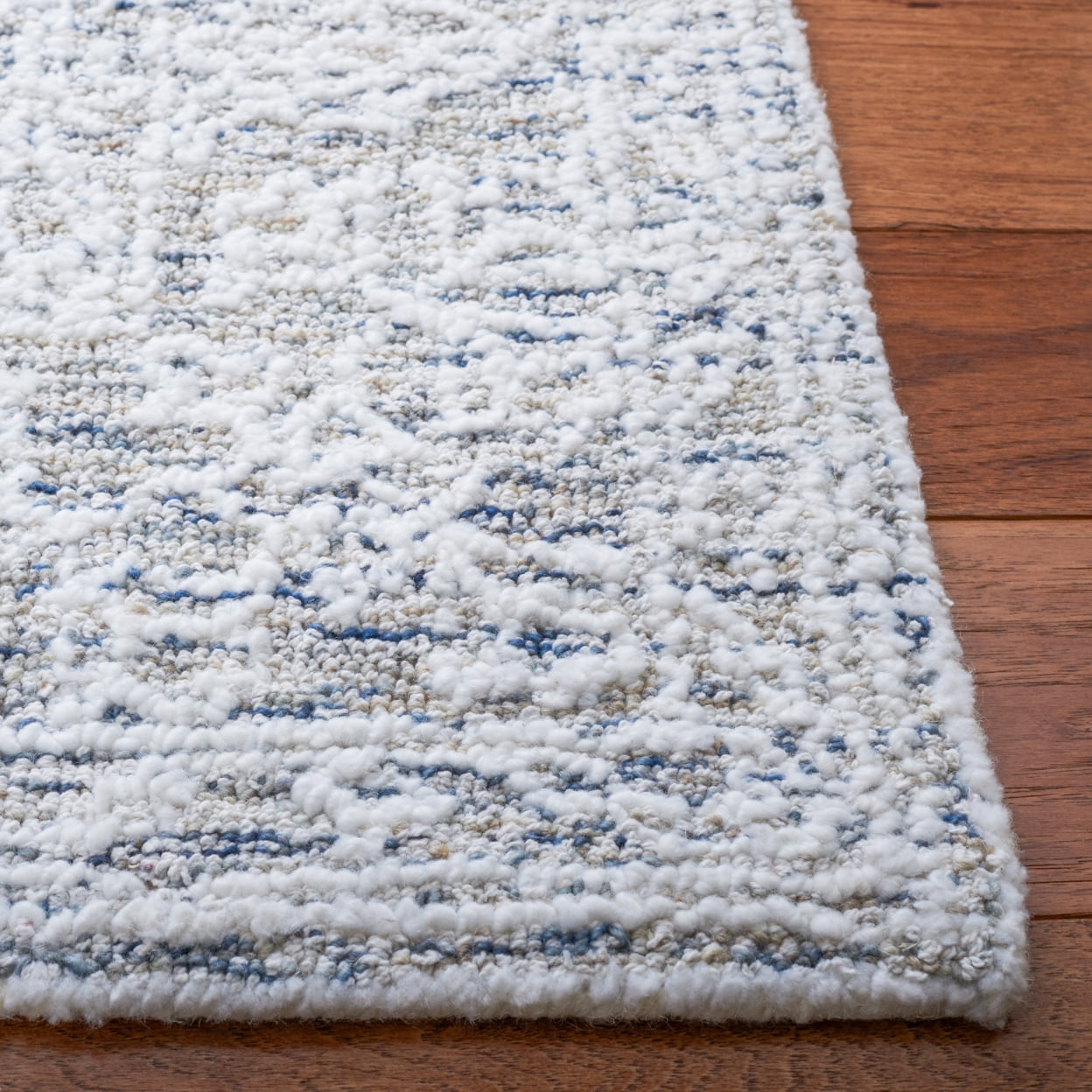 SAFAVIEH Metro Caitriona Medallion Area Rug, Ivory/Beige, 4' x 6'