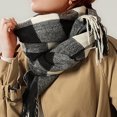 thumbnail image 5 of Bufanda para hombre y mujer, bufanda de invierno a cuadros, bufanda clásica de invierno a cuadros con borde de borlas, bufanda suave y cálida, 5 of 5