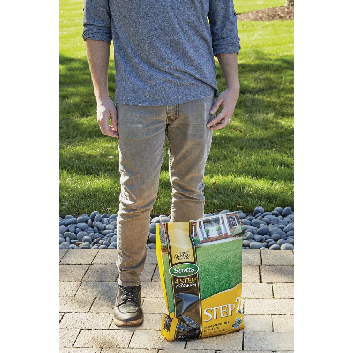 Scotts Co. Scotts 4-Step Program Step 2 Lawn Fertilizer With Weed Killer