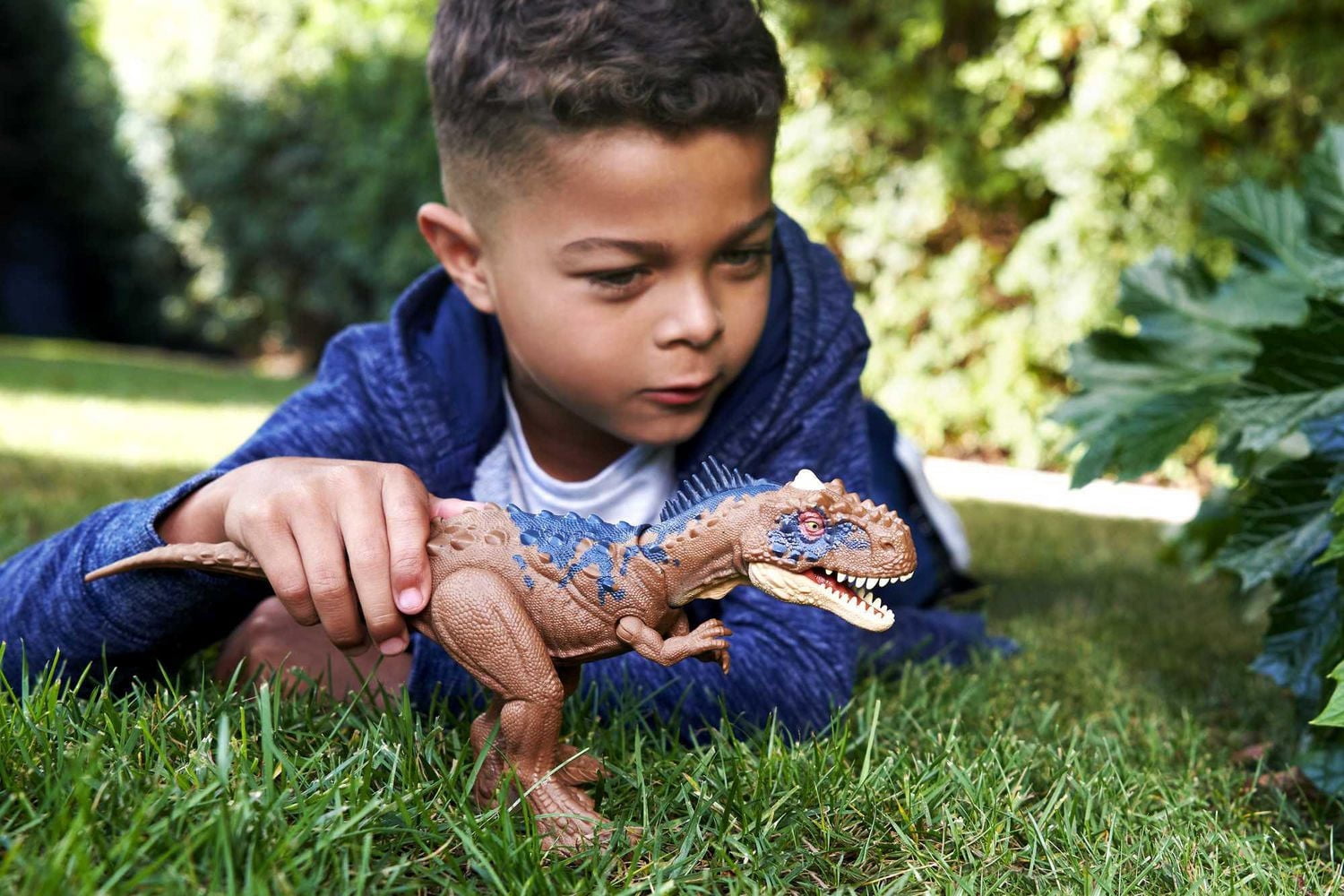 ​Jurassic World Dominion Roar Strikers Rajasaurus Dinosaur Action Figure with Roaring Sound and Attack Action, Toy Gift Physical & Digital Play