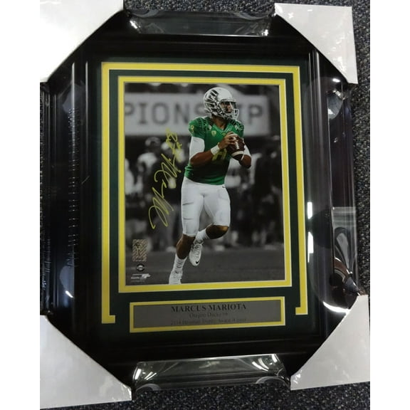 Marcus Mariota Autographed Framed 8x10 Photo Oregon Ducks MM Holo 89823